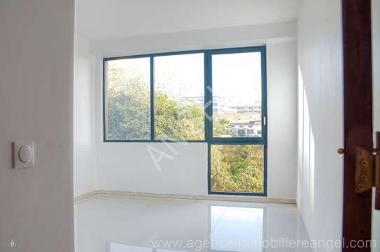Ref_2088_GL  Appartement de 170 m² à louer au point E image 2