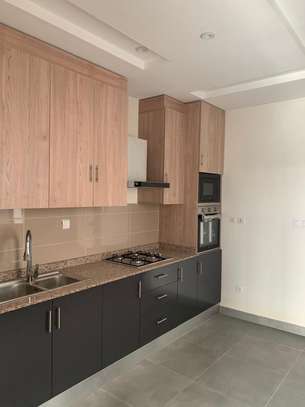 APPARTEMENT de types F4 A louer NGOR~ALMADIES image 3