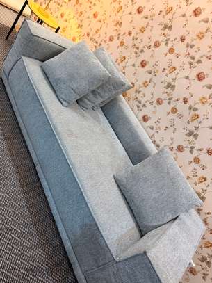 Canapé hyper confortable 3 places. image 1