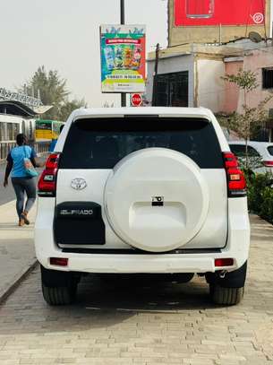 Toyota Prado image 7