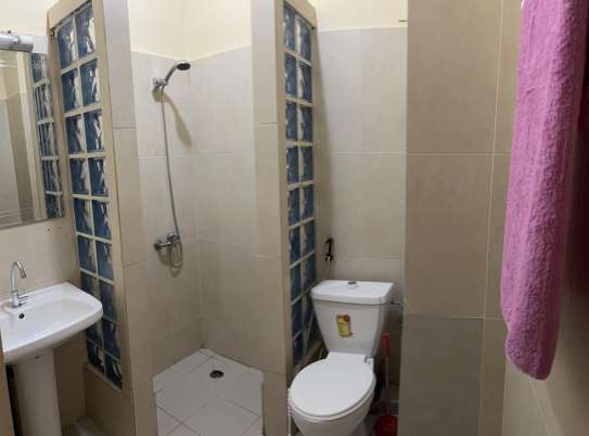 chambre meublée climatisée à louer par nuitées image 12