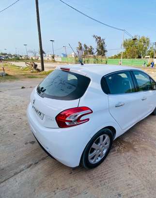 Peugeot 208 image 4