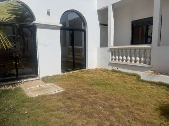 Villa à louer aux Almadie Ngor 4 chambres image 2