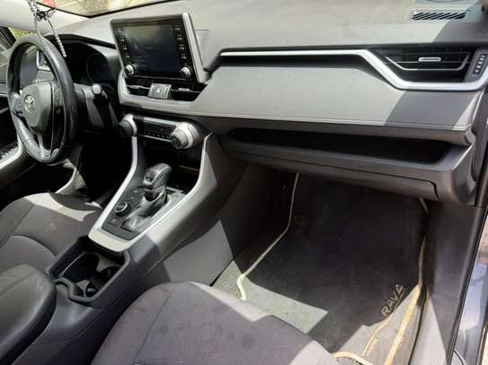 Toyota Rav 4 2020 image 6