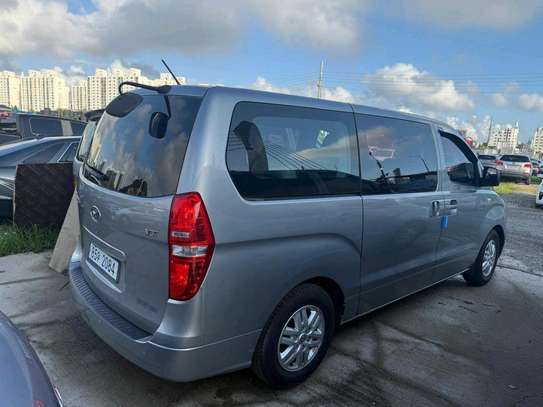 Location de voiture Hyundai 7places image 3