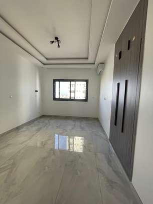 F4 neuf à louer au plateau image 11