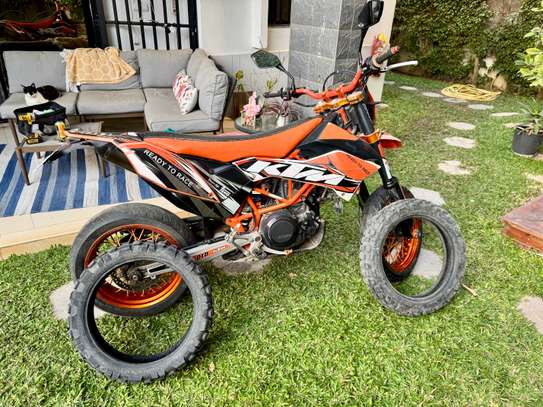 KTM 690 SMC 2013 image 3