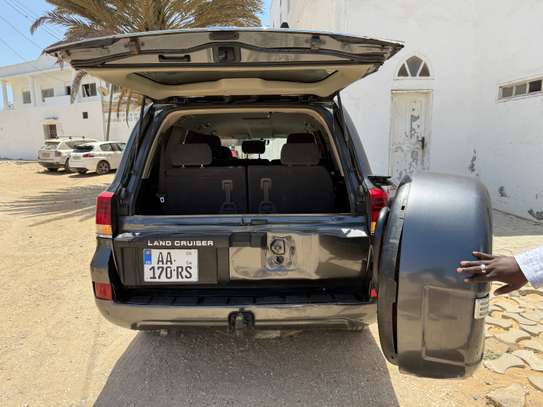Toyota land cruiser image 6