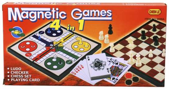 Ensemble de jeu 4 en 1, échecs, ludo, dame et cartes image 13