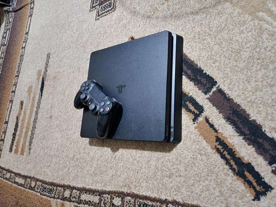 Ps4 slim image 2