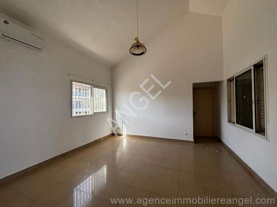 Ref_1770_PL belle villa en R+1 à Yoff Océan Pied dans l'eau. image 10