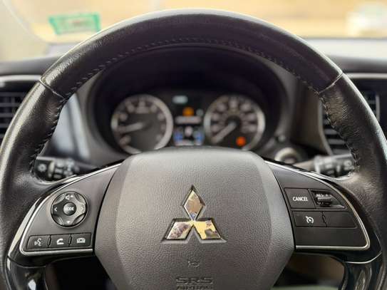 Mitsubishi Outlander 2016 - 7 Places image 7