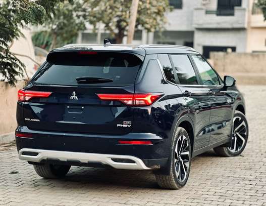 2023 Mitsubishi Outlander Hybrid Plug-in GT Electric image 11