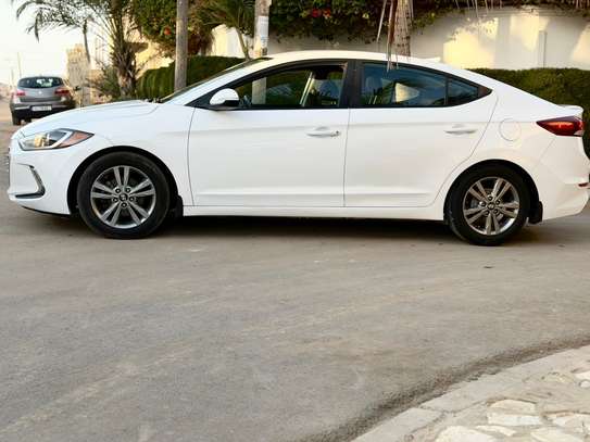 HYUNDAI ELANTRA image 6