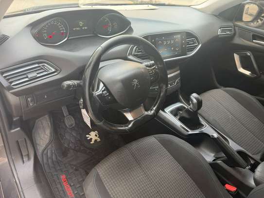 Peugeot 308 2018 image 5