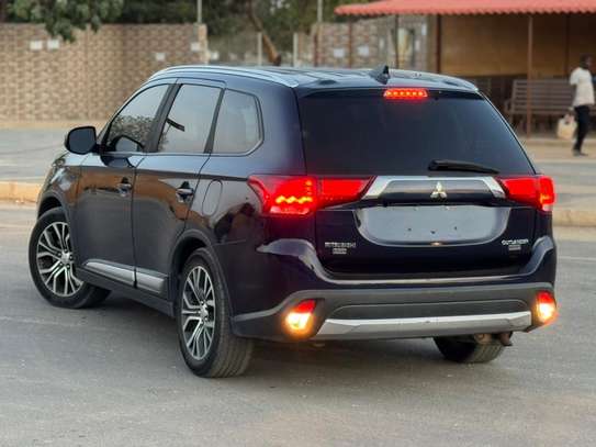Mitsubishi Outlander 2017 7 places 4 cylindres image 4