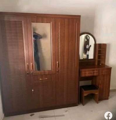 Armoire marron et blanc image 5