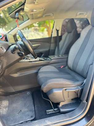 Peugeot 308 Berline Compacte Noir Style et Performance image 9