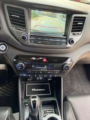 HYUNDAI TUCSON image 8