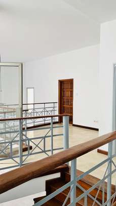 A louer - Villa R+2 Hann Mariste - 8 chambres, image 3