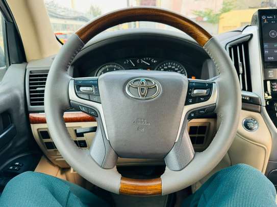 TOYOTA LAND CRUISER 2016 image 12