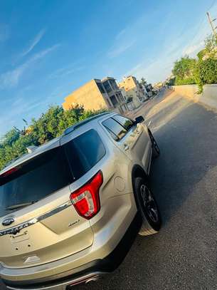 Ford Explorer image 11
