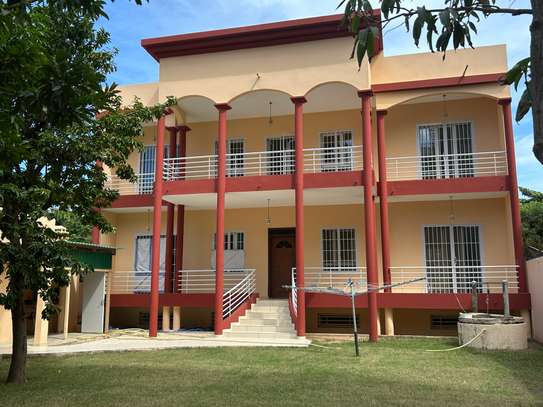 Grande villa aux Almadies pour habitation ou bureaux image 1