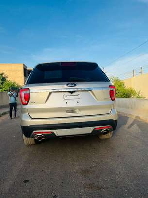 Ford Explorer image 6