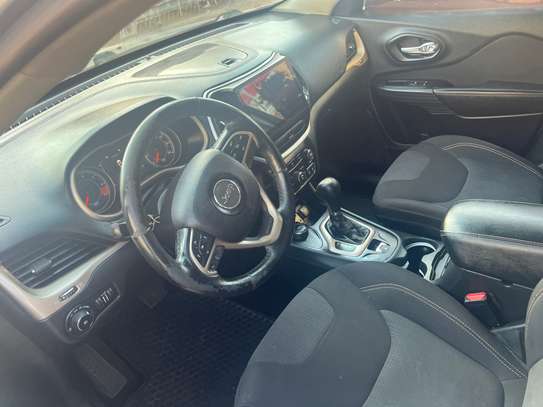 Location Belle jeep Cherokee image 2