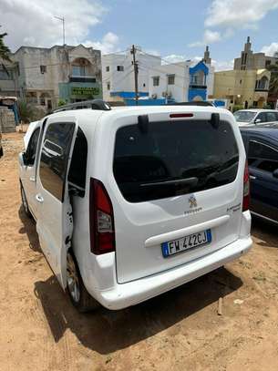Peugeot Partner 2019 image 2