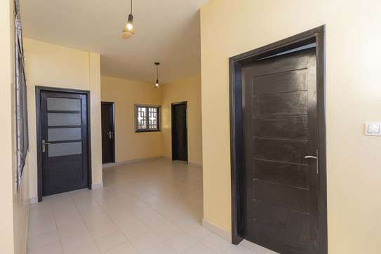 Villa R+2 à Tivaouane Peulh, titre foncier image 13