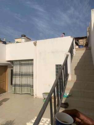 Villa R+2 150 m2  titre foncier individuel image 1