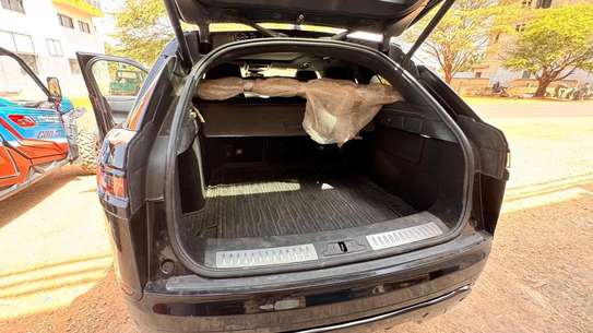 Land Rover Velar 250S image 4