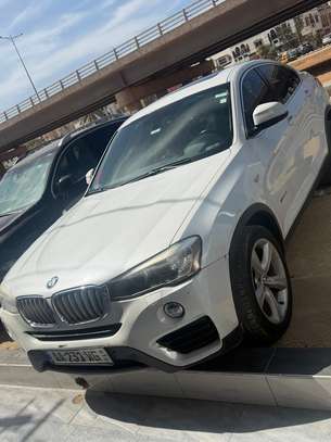 BMW X4 2016 blanc SUV compact performant image 5