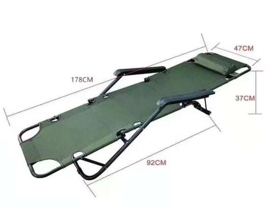 Chaise longue pliable avec accoudoirs image 3
