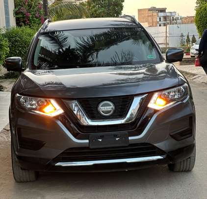2018 NISSAN ROGUE SV image 2