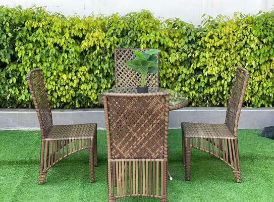 Table 4 chaiss image 3