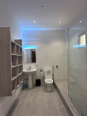 Studio meublé à louer - liberté 6 extension image 10