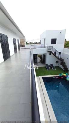 Villa R+1 meublée à louer à Saly image 6