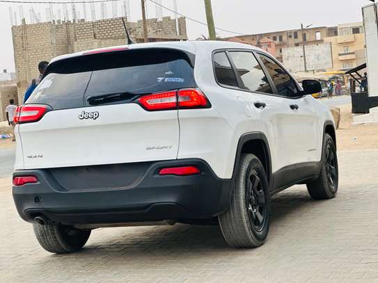 Jeep Cherokee image 5