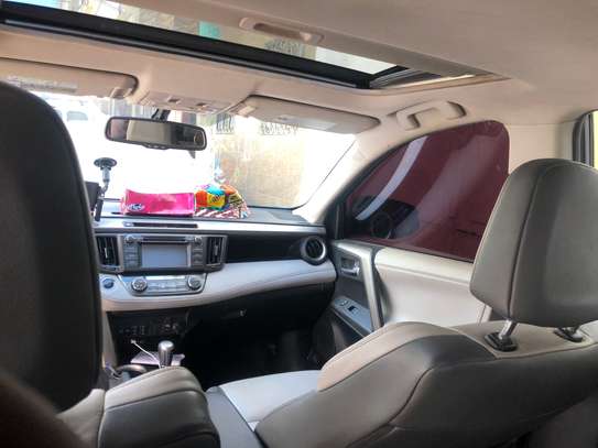 Location Toyota RAV4 Limited image 4
