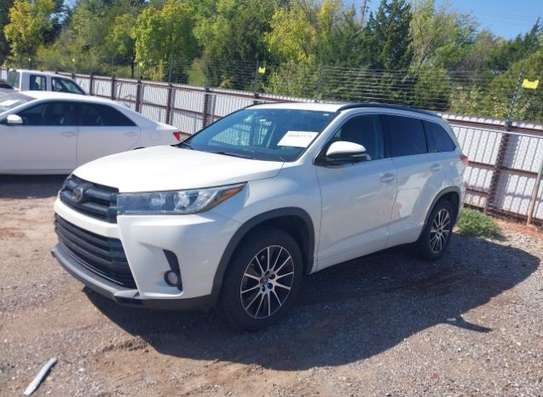 Toyota Highlander limited 2017 image 2