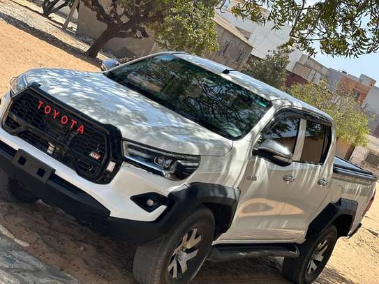 Toyota Hilux 2017 image 2