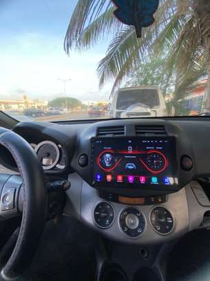 Toyota RAV4 SUV image 4