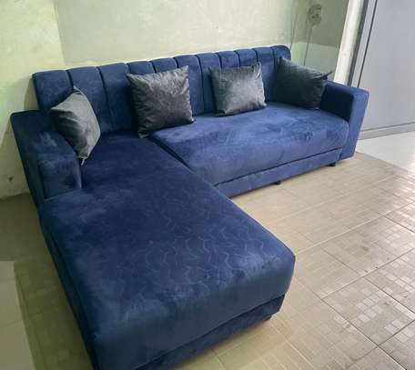 Canapé d'angle moderne gris clair avec pouf orange image 9