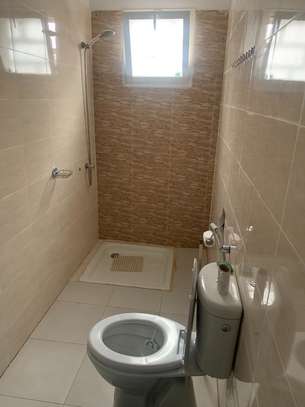 Villa F4 à louer à la Cité Akys de Bambilor image 4