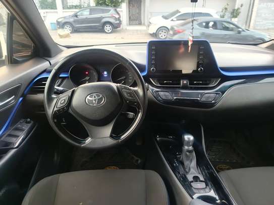 Toyota C-HR SUV 2021 image 2