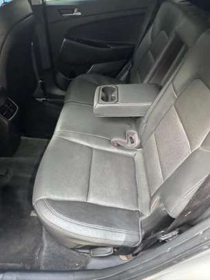 HYUNDAI TUCSON image 3