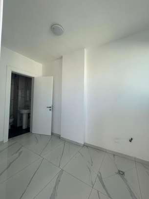 F4 Haut standing de 245 M² à louer au point e image 6