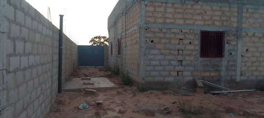 Villa neuve 300 m² en finition à vendre à Touba image 3